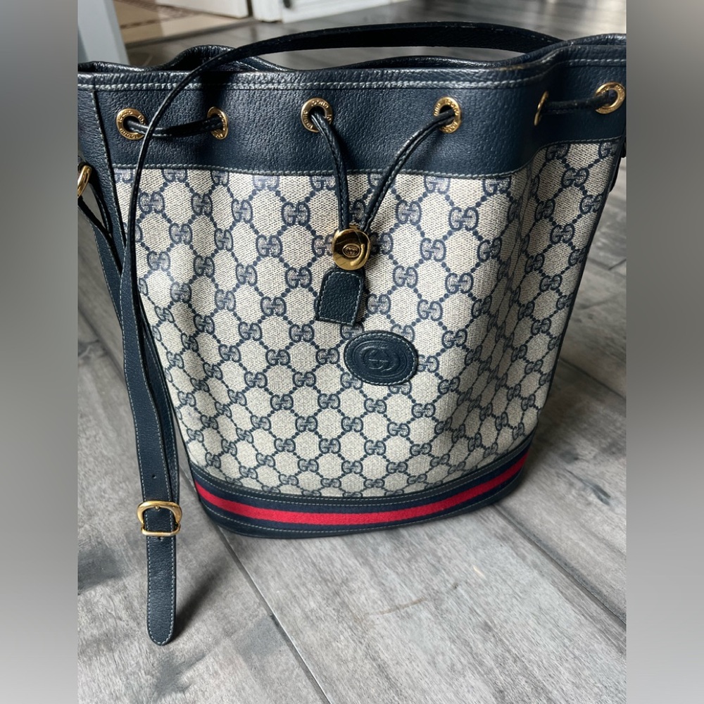 💯 Gucci navy drawstring Bucket bag